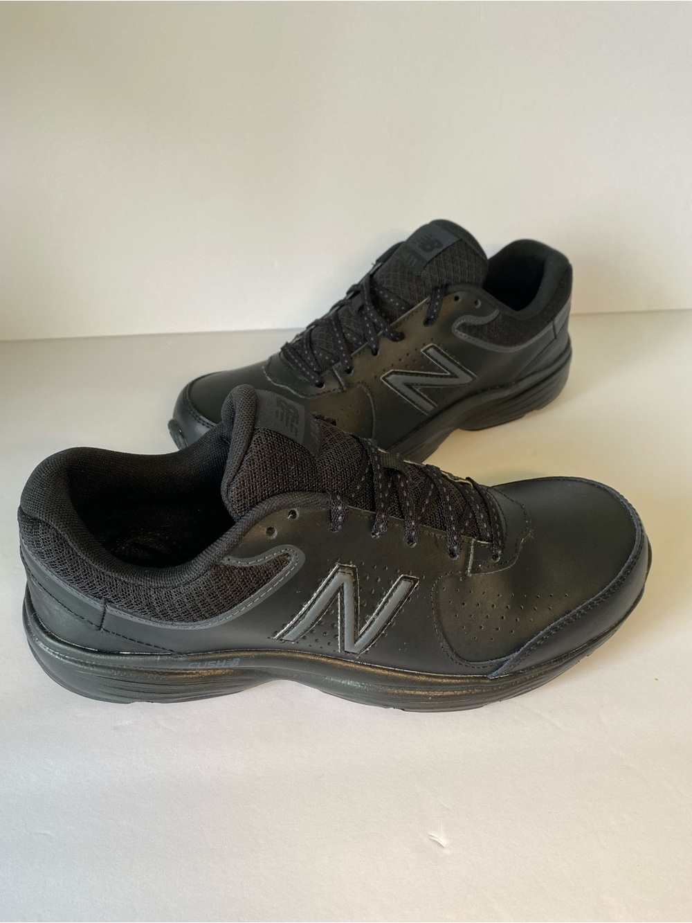 New Balance 411 Women’s Black Walking Shoes Size 10